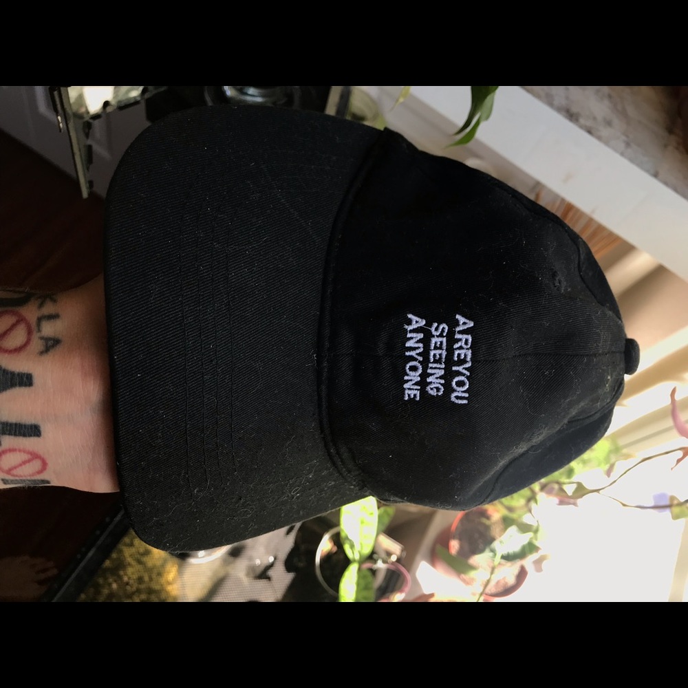 Are you seeing anyone - hat